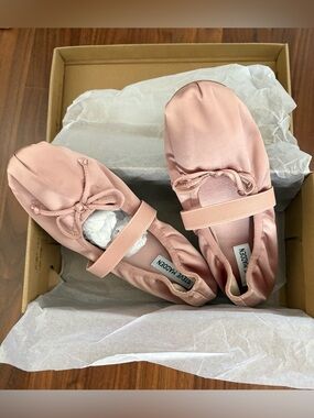 Steve Madden Blush Satin Ballet Flats with Elastic Strap